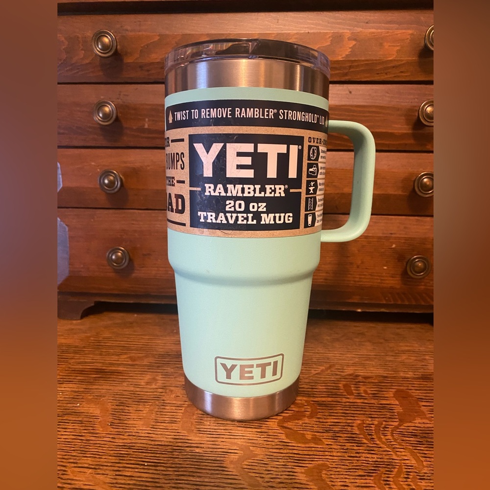 NWT YETI Rambler 20 oz Mug in Seafoam